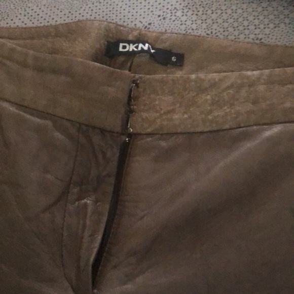 Sold designer leather pants . All are worn but lots of wear 4- 6 - Picture 4 of 6